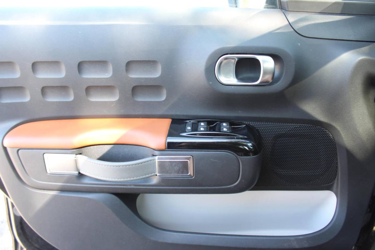 Citroën C3 Citroen C3 1.2 PureTech S&S Shine NAP automaat camera clima