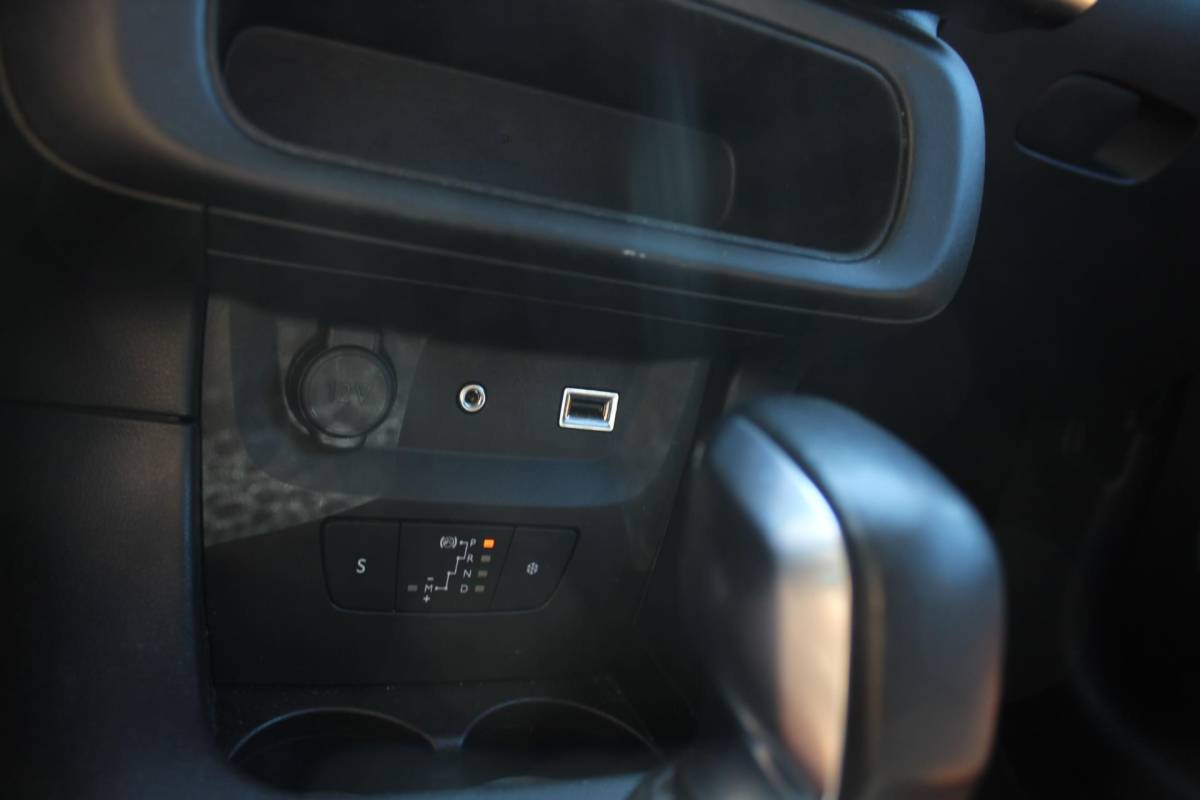 Citroën C3 Citroen C3 1.2 PureTech S&S Shine NAP automaat camera clima