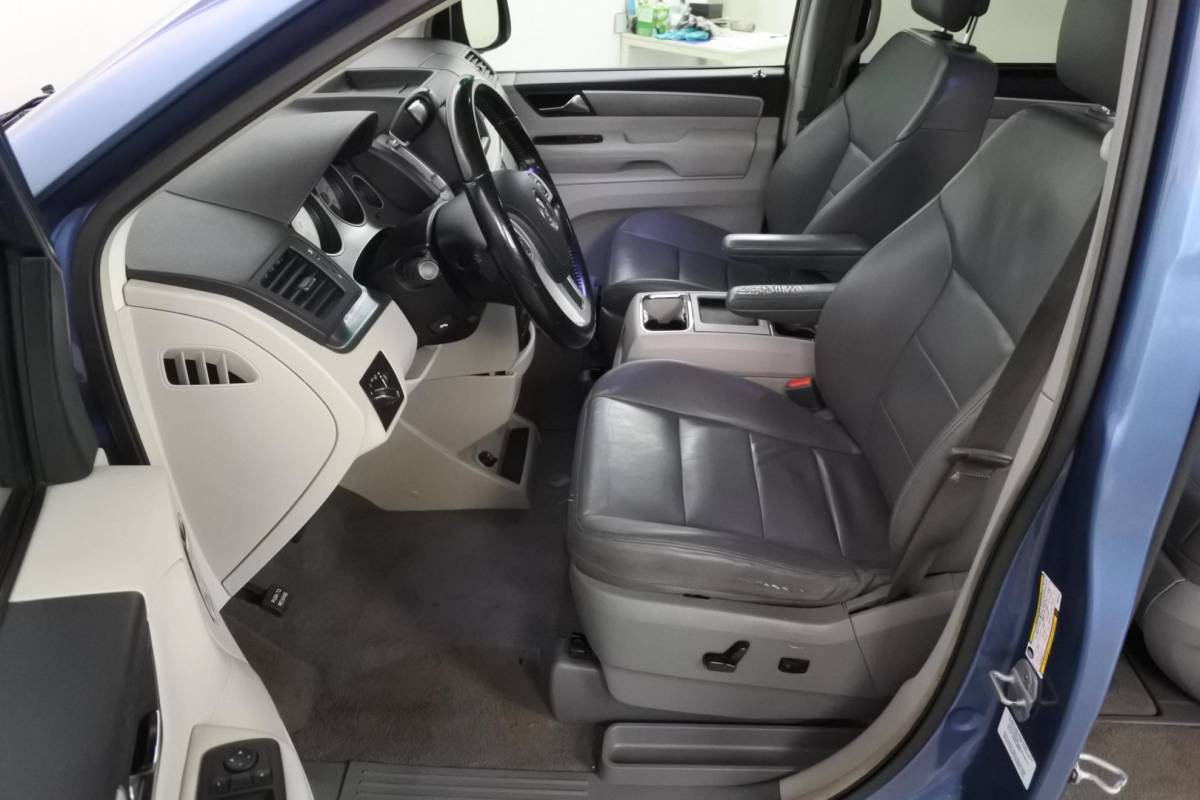 Volkswagen  Volkswagen Routan 3.6 V6 SEL Stow 3e zitrij