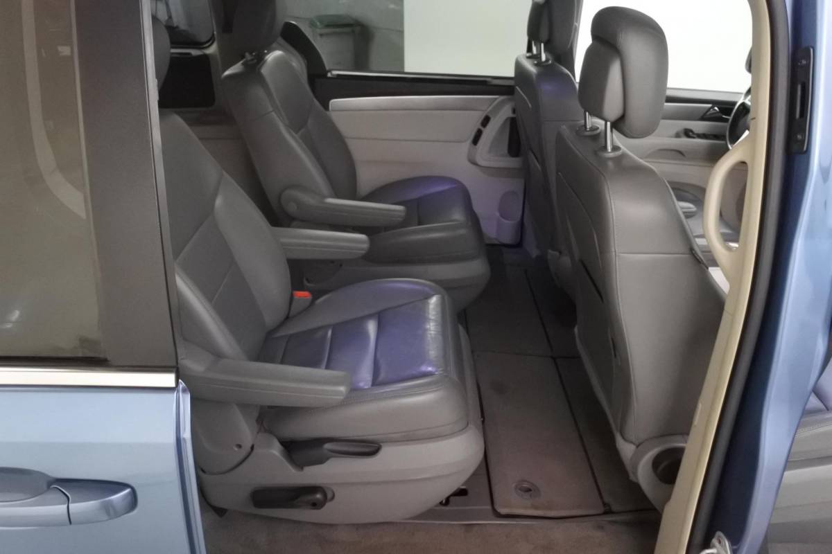Volkswagen  Volkswagen Routan 3.6 V6 SEL Stow 3e zitrij