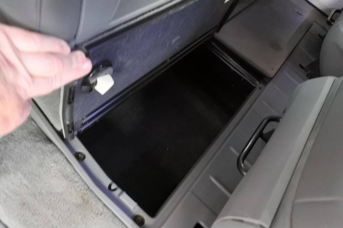 Volkswagen  Volkswagen Routan 3.6 V6 SEL Stow 3e zitrij