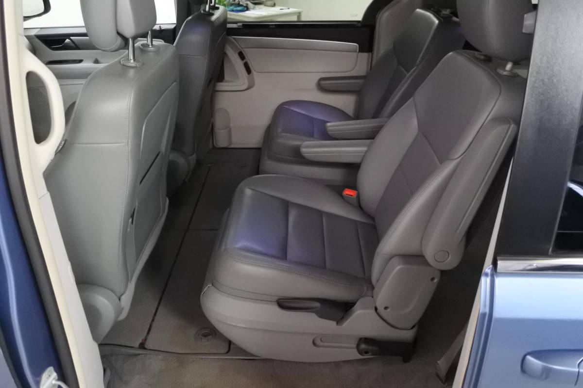 Volkswagen  Volkswagen Routan 3.6 V6 SEL Stow 3e zitrij