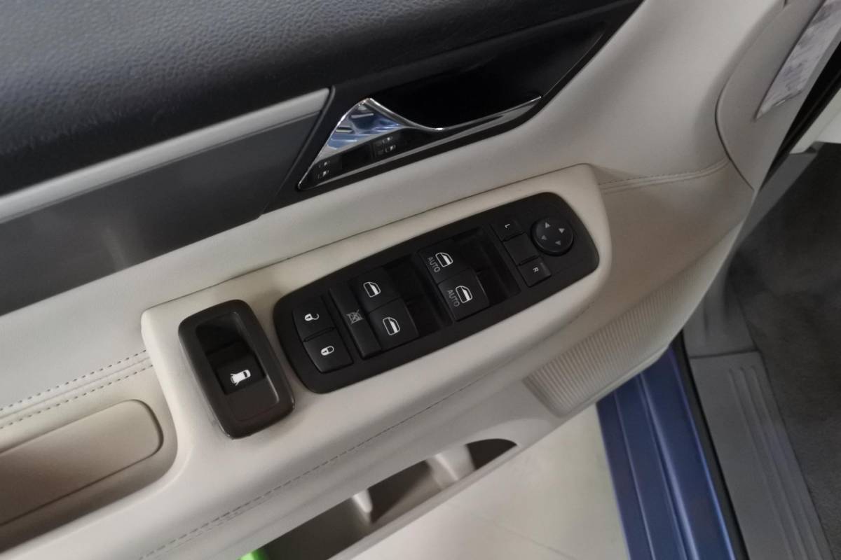 Volkswagen  Volkswagen Routan 3.6 V6 SEL Stow 3e zitrij