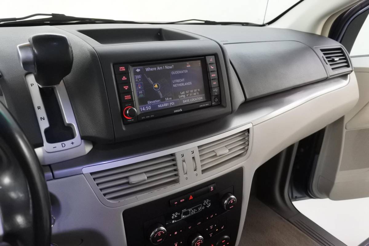 Volkswagen  Volkswagen Routan 3.6 V6 SEL Stow 3e zitrij
