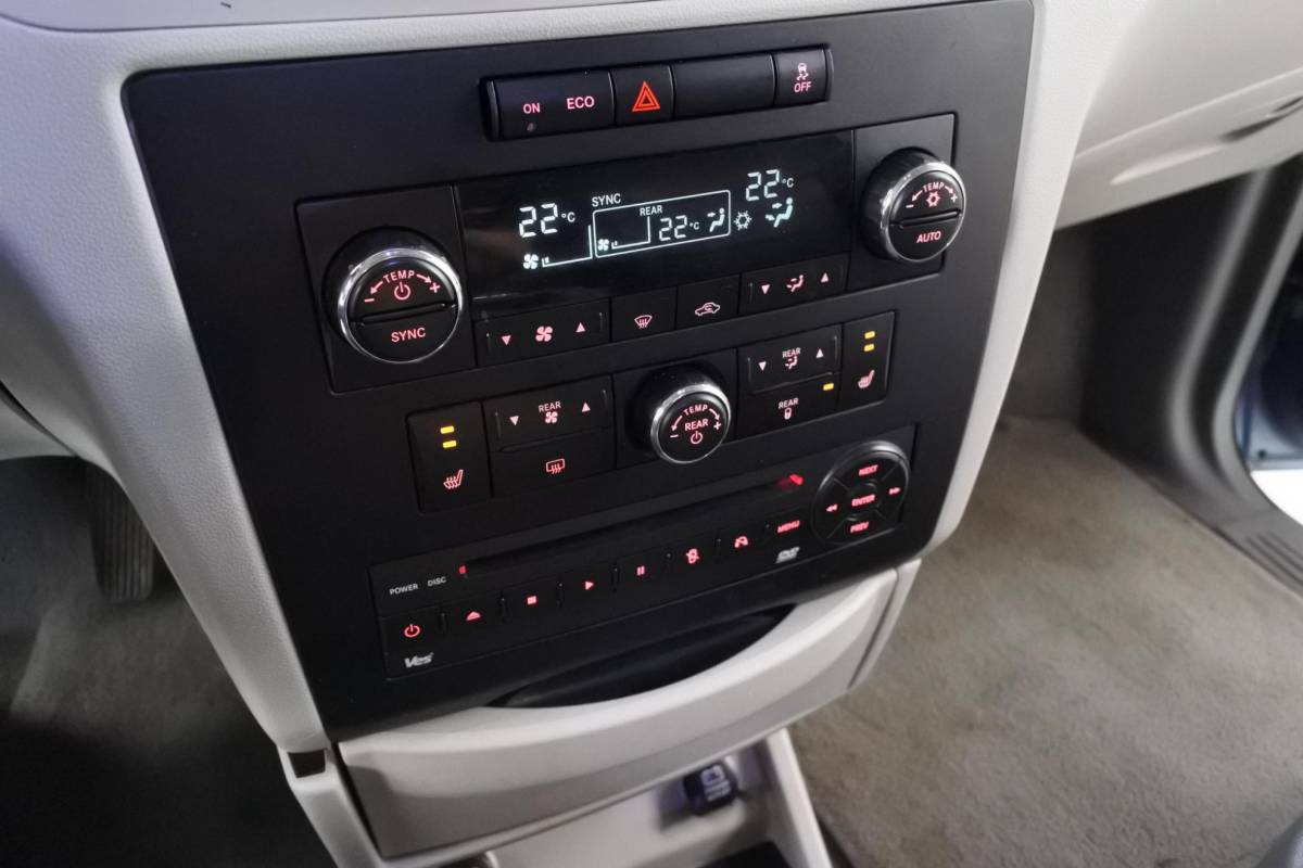 Volkswagen  Volkswagen Routan 3.6 V6 SEL Stow 3e zitrij