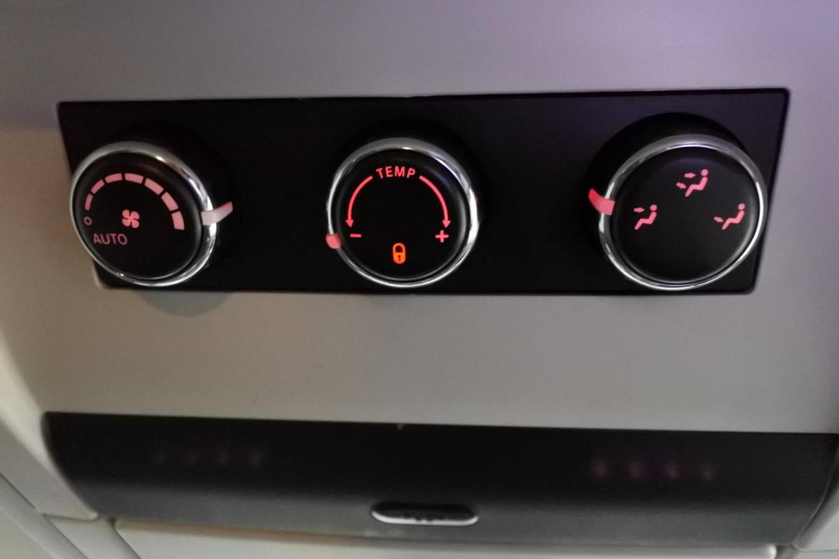 Volkswagen  Volkswagen Routan 3.6 V6 SEL Stow 3e zitrij