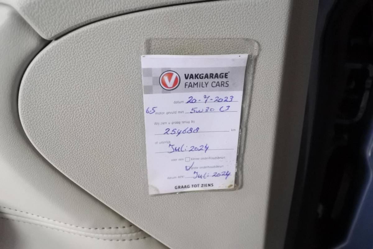 Volkswagen  Volkswagen Routan 3.6 V6 SEL Stow 3e zitrij