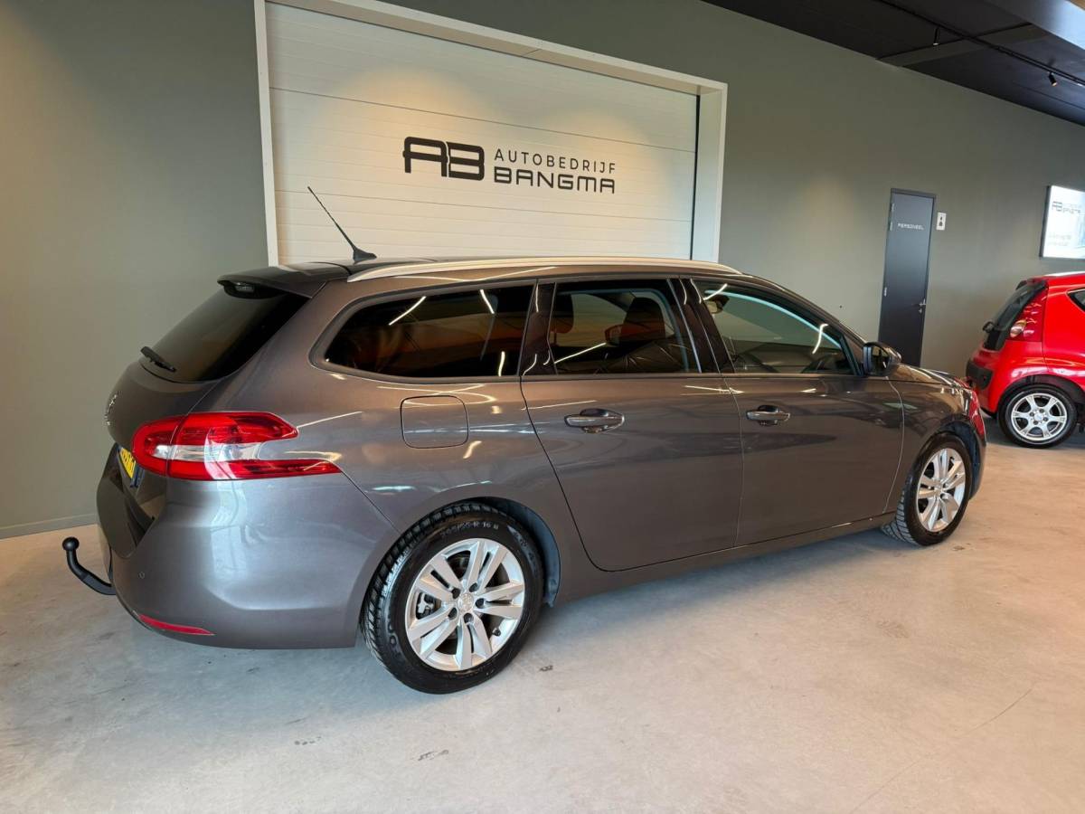 Peugeot 308 Peugeot 308 SW 1.2 PureTech BLUE LEASE EXECUTIVE/CLIMA AIRCO/NAVIGATIE/ISOFIX/LM-VELG/PANORAMADAK/APPLE CARPLAY/CRUISECONROL/TREKH