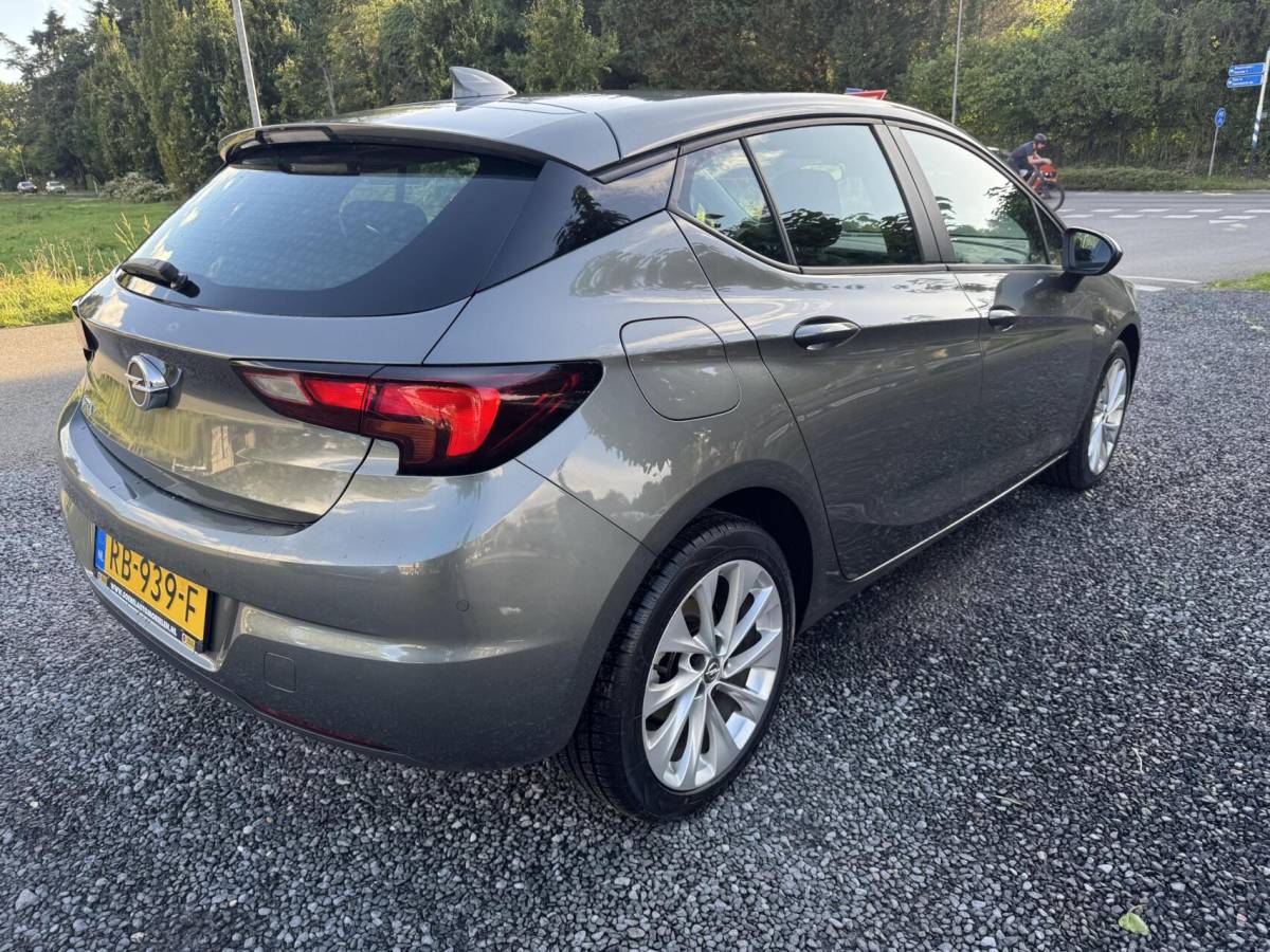 Opel Astra Opel Astra  Online Edition 106021 km 5 d apple car play cruise