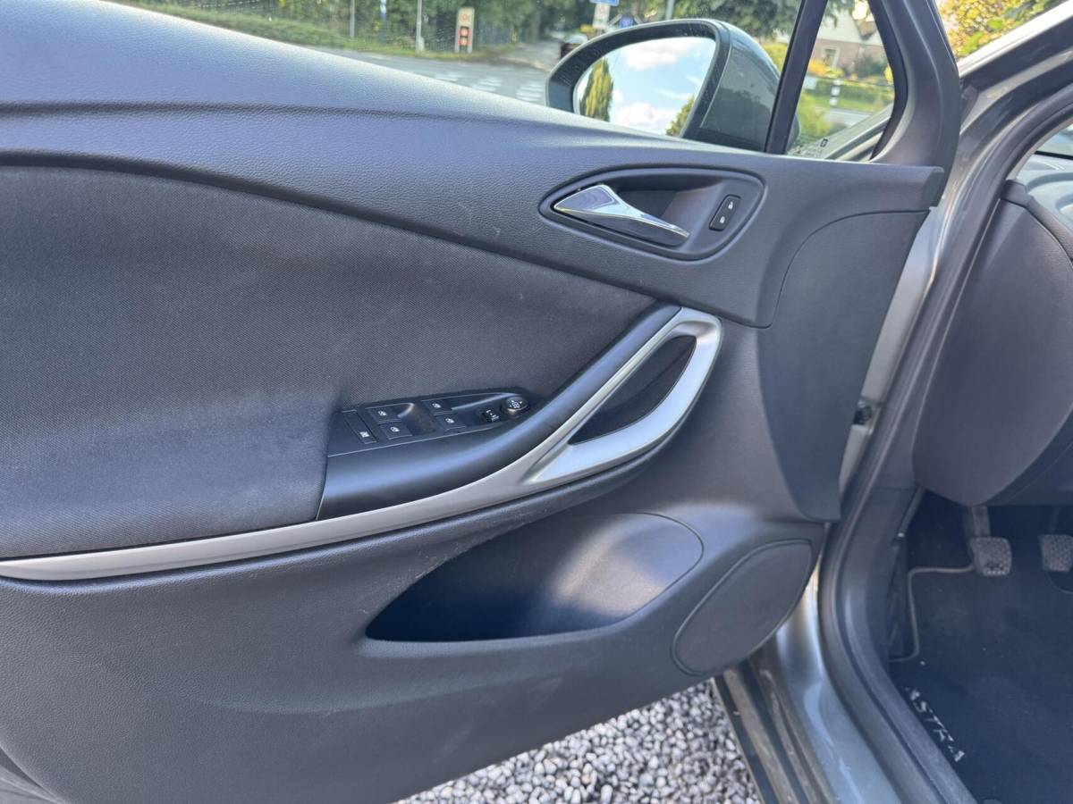 Opel Astra Opel Astra  Online Edition 106021 km 5 d apple car play cruise