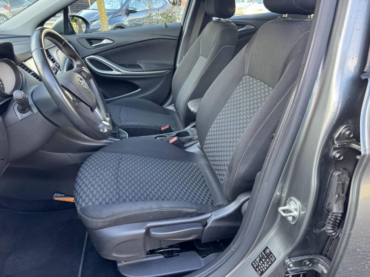 Opel Astra Opel Astra  Online Edition 106021 km 5 d apple car play cruise