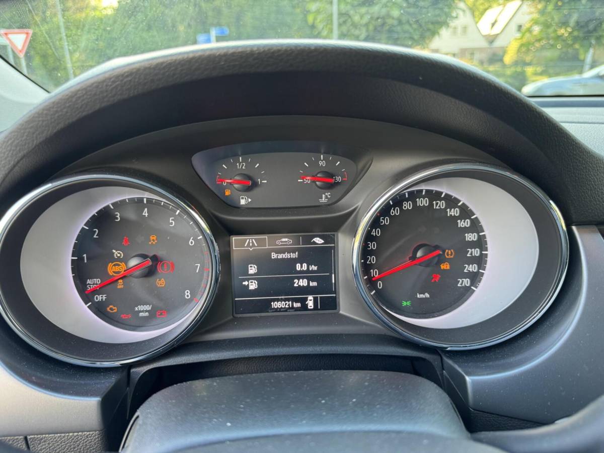 Opel Astra Opel Astra  Online Edition 106021 km 5 d apple car play cruise