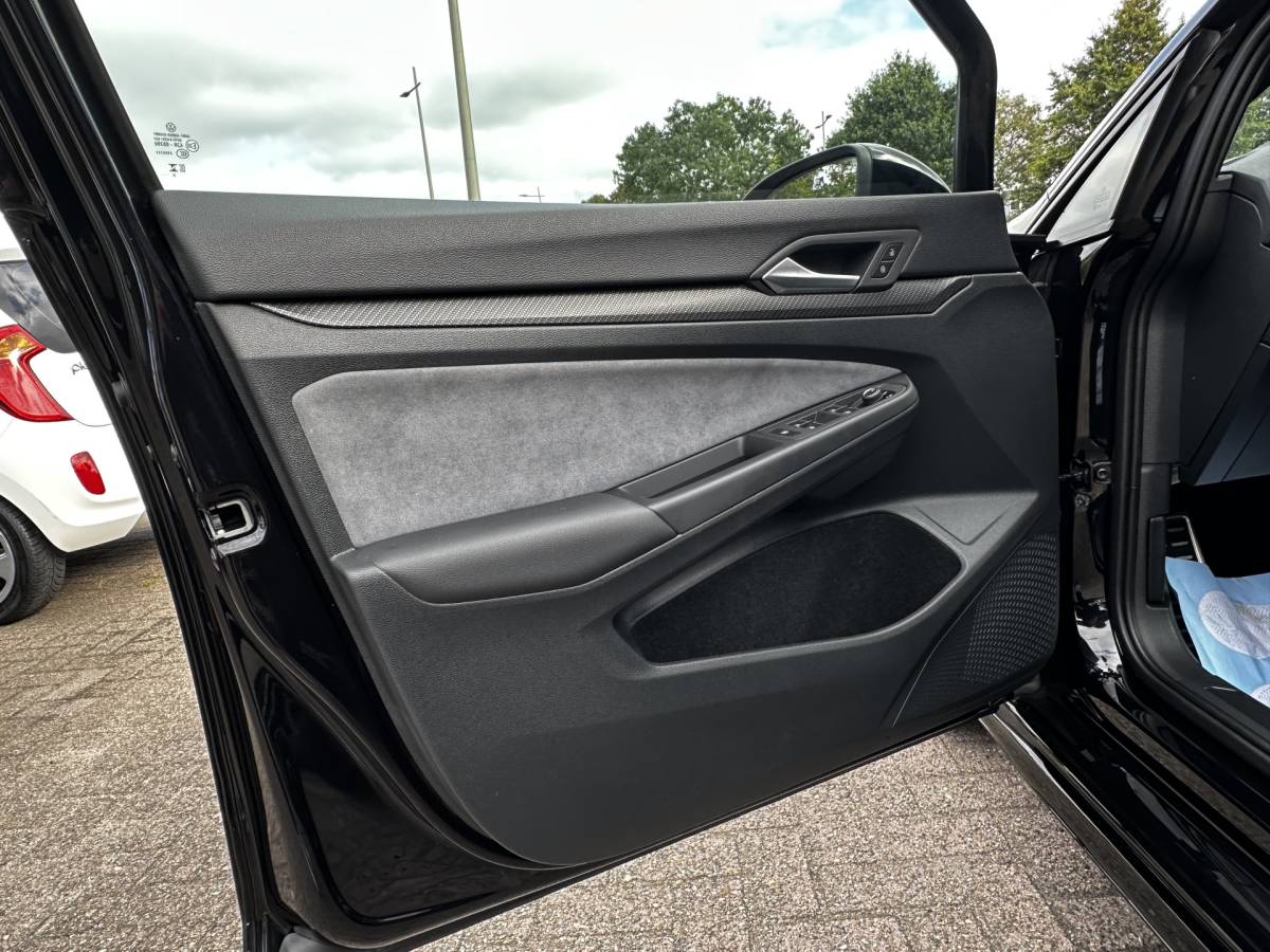 Volkswagen Golf Volkswagen Golf 1.5 eTSI R-Line Lmv Adcruise Pdc Applecarplay Navi Acamera Automaat Nap