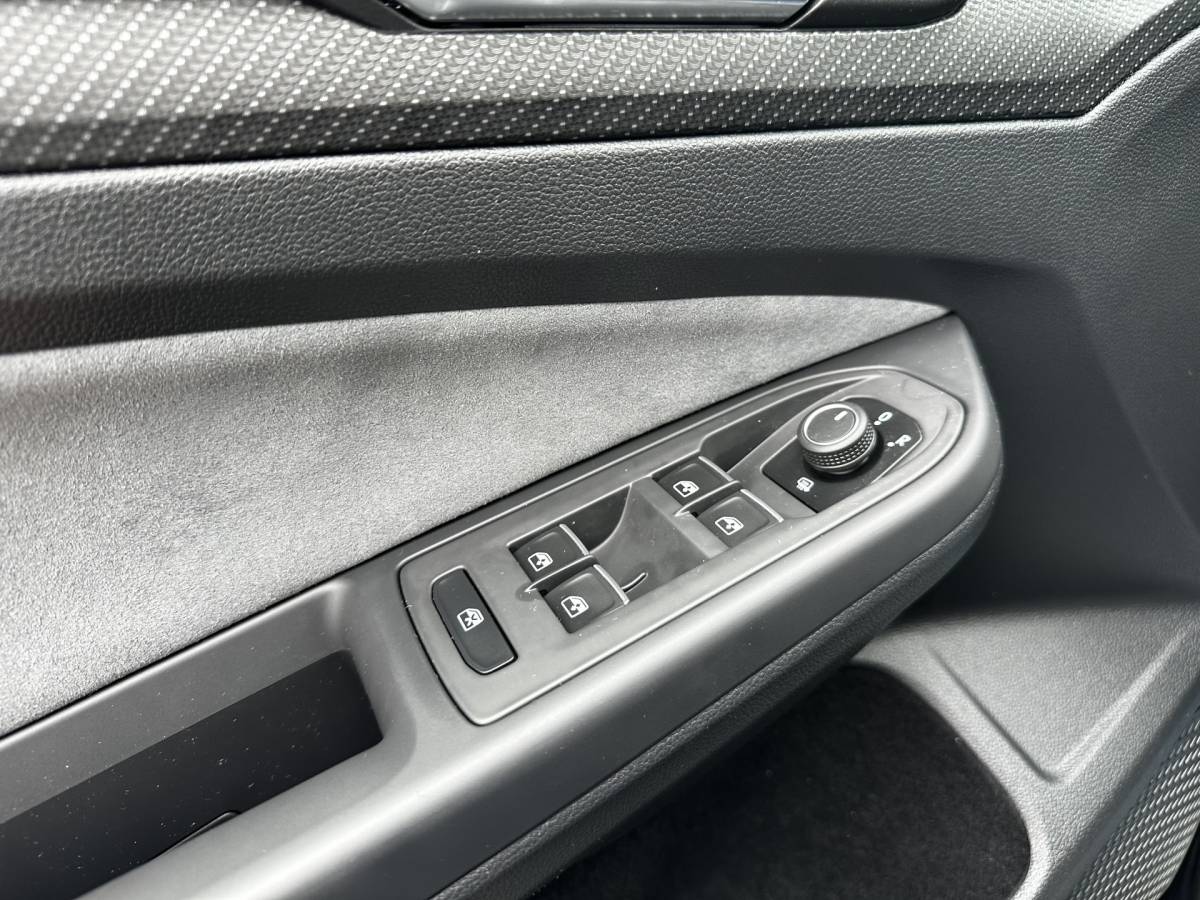 Volkswagen Golf Volkswagen Golf 1.5 eTSI R-Line Lmv Adcruise Pdc Applecarplay Navi Acamera Automaat Nap