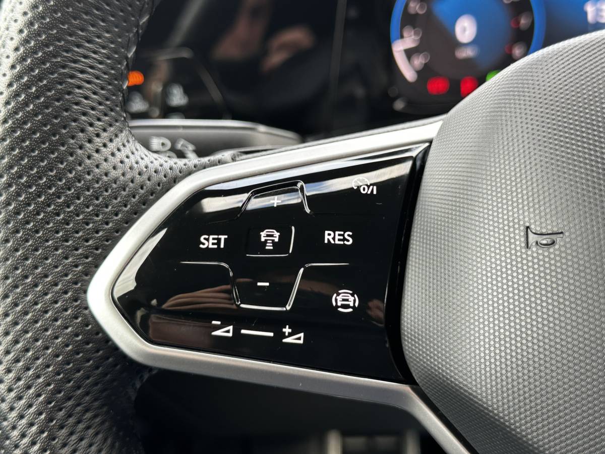 Volkswagen Golf Volkswagen Golf 1.5 eTSI R-Line Lmv Adcruise Pdc Applecarplay Navi Acamera Automaat Nap