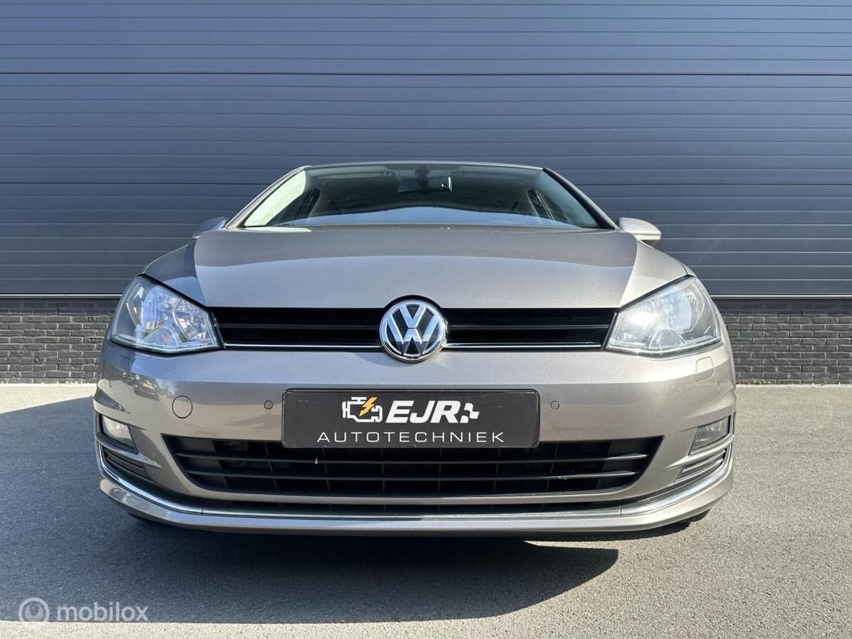 Volkswagen Golf Volkswagen Golf 1.2 TSI DSG Lounge Edition CLIMA*CRUISE*PDC*
