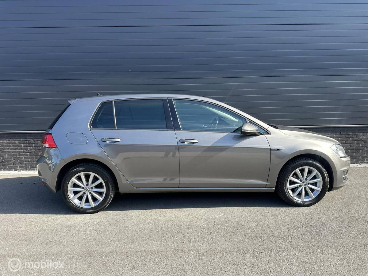 Volkswagen Golf Volkswagen Golf 1.2 TSI DSG Lounge Edition CLIMA*CRUISE*PDC*