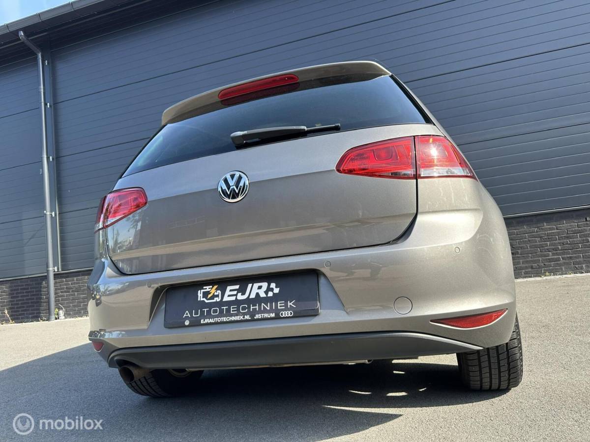 Volkswagen Golf Volkswagen Golf 1.2 TSI DSG Lounge Edition CLIMA*CRUISE*PDC*