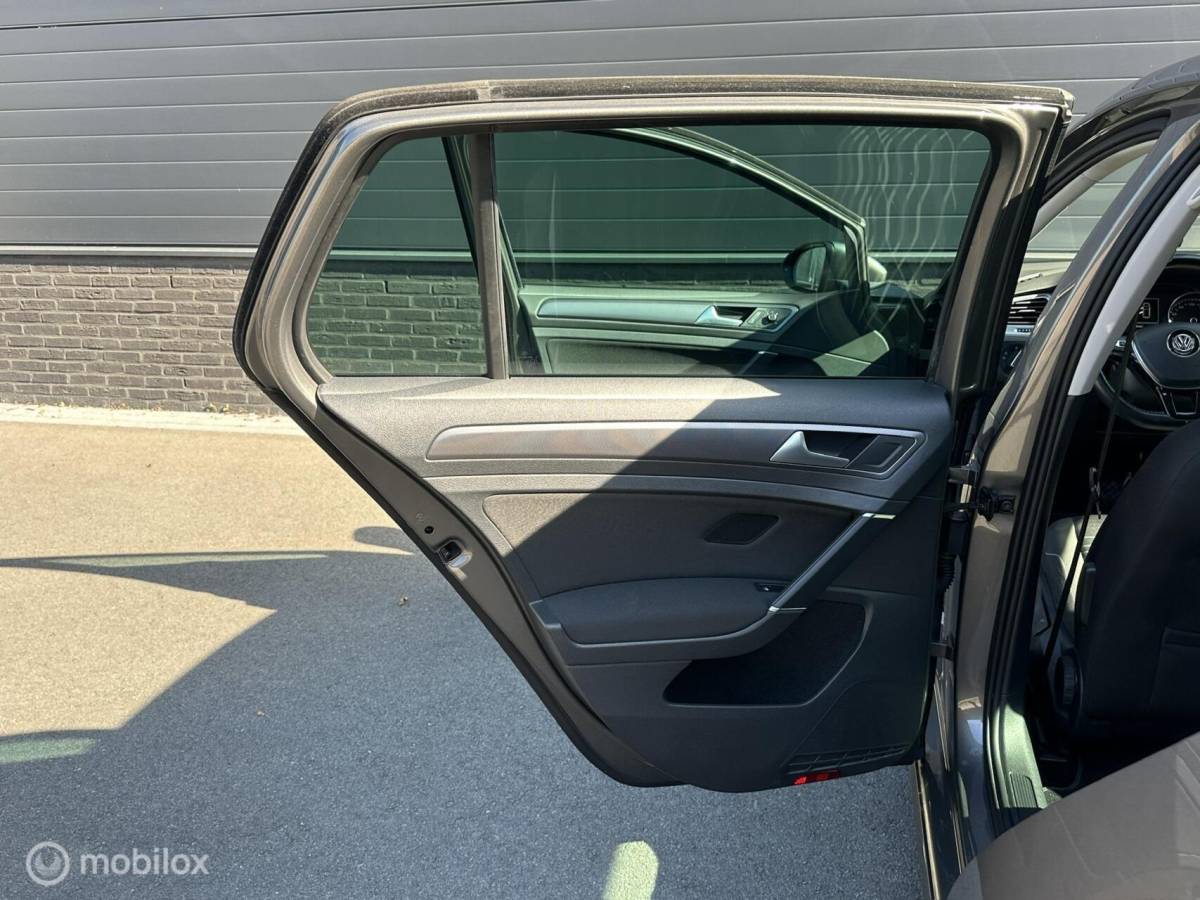 Volkswagen Golf Volkswagen Golf 1.2 TSI DSG Lounge Edition CLIMA*CRUISE*PDC*