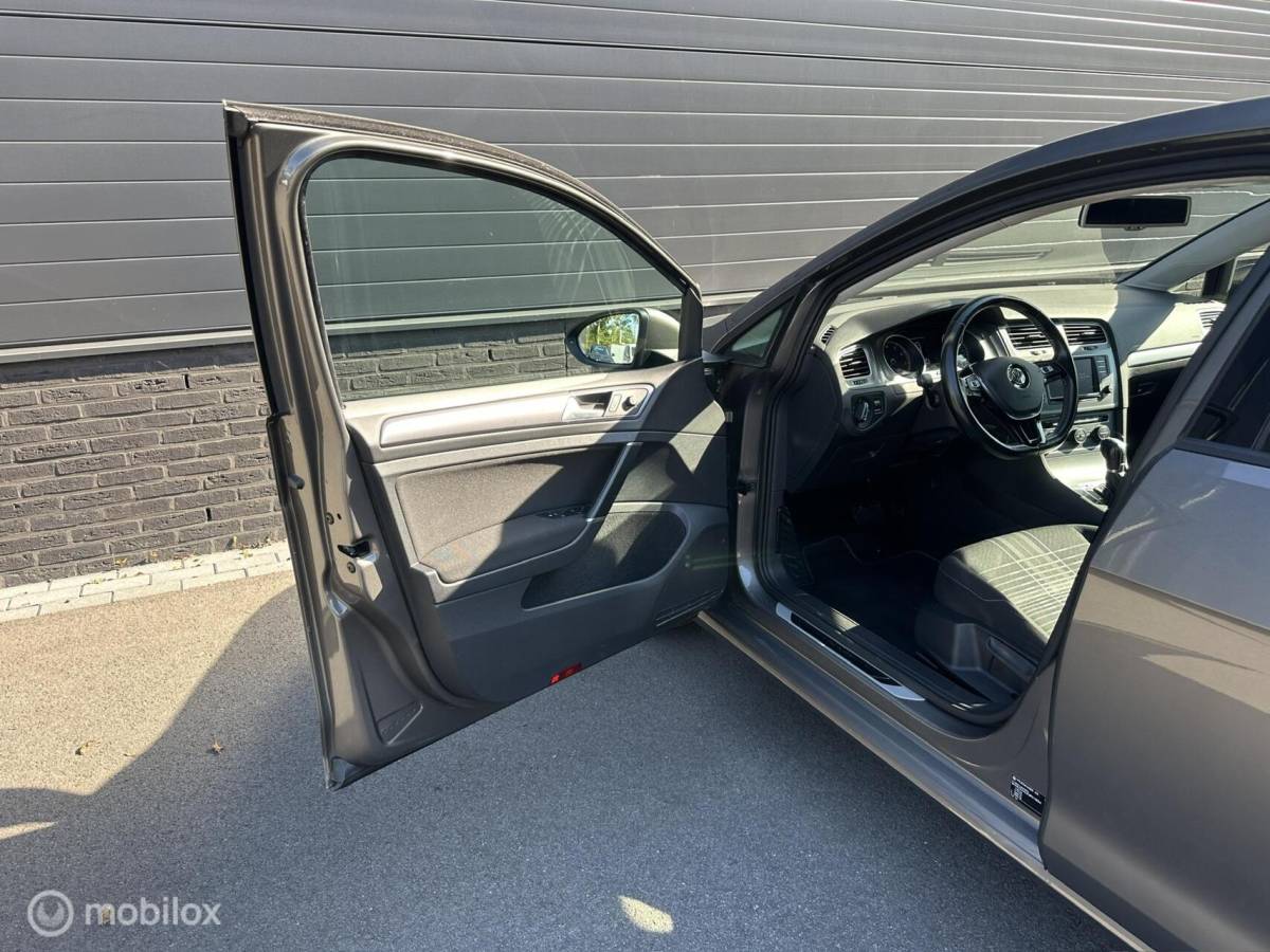 Volkswagen Golf Volkswagen Golf 1.2 TSI DSG Lounge Edition CLIMA*CRUISE*PDC*