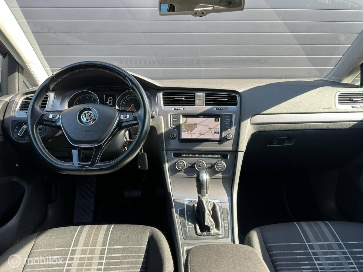 Volkswagen Golf Volkswagen Golf 1.2 TSI DSG Lounge Edition CLIMA*CRUISE*PDC*