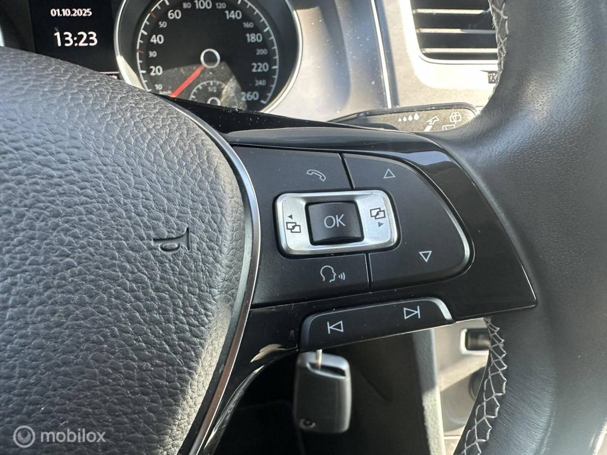 Volkswagen Golf Volkswagen Golf 1.2 TSI DSG Lounge Edition CLIMA*CRUISE*PDC*
