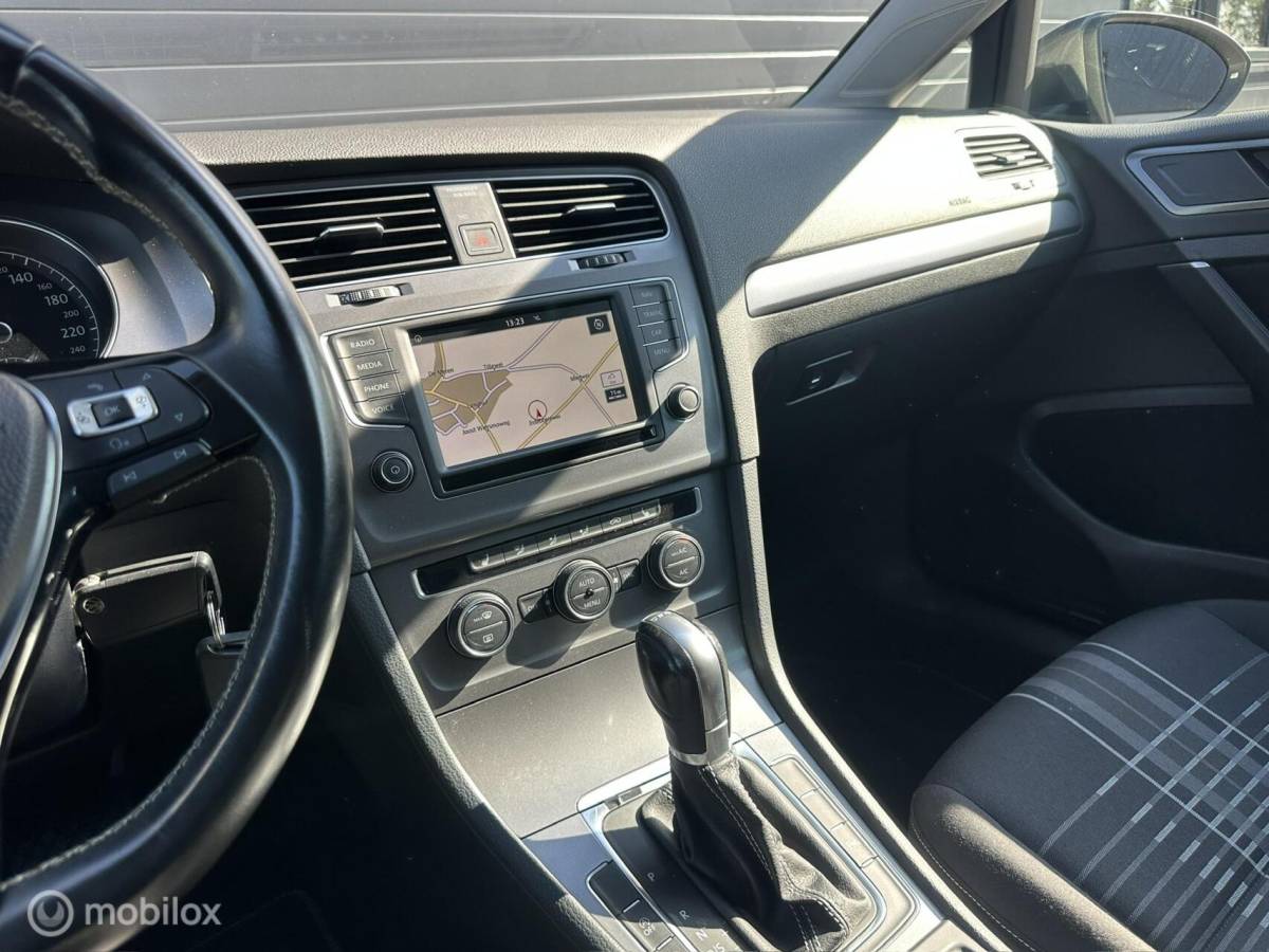 Volkswagen Golf Volkswagen Golf 1.2 TSI DSG Lounge Edition CLIMA*CRUISE*PDC*