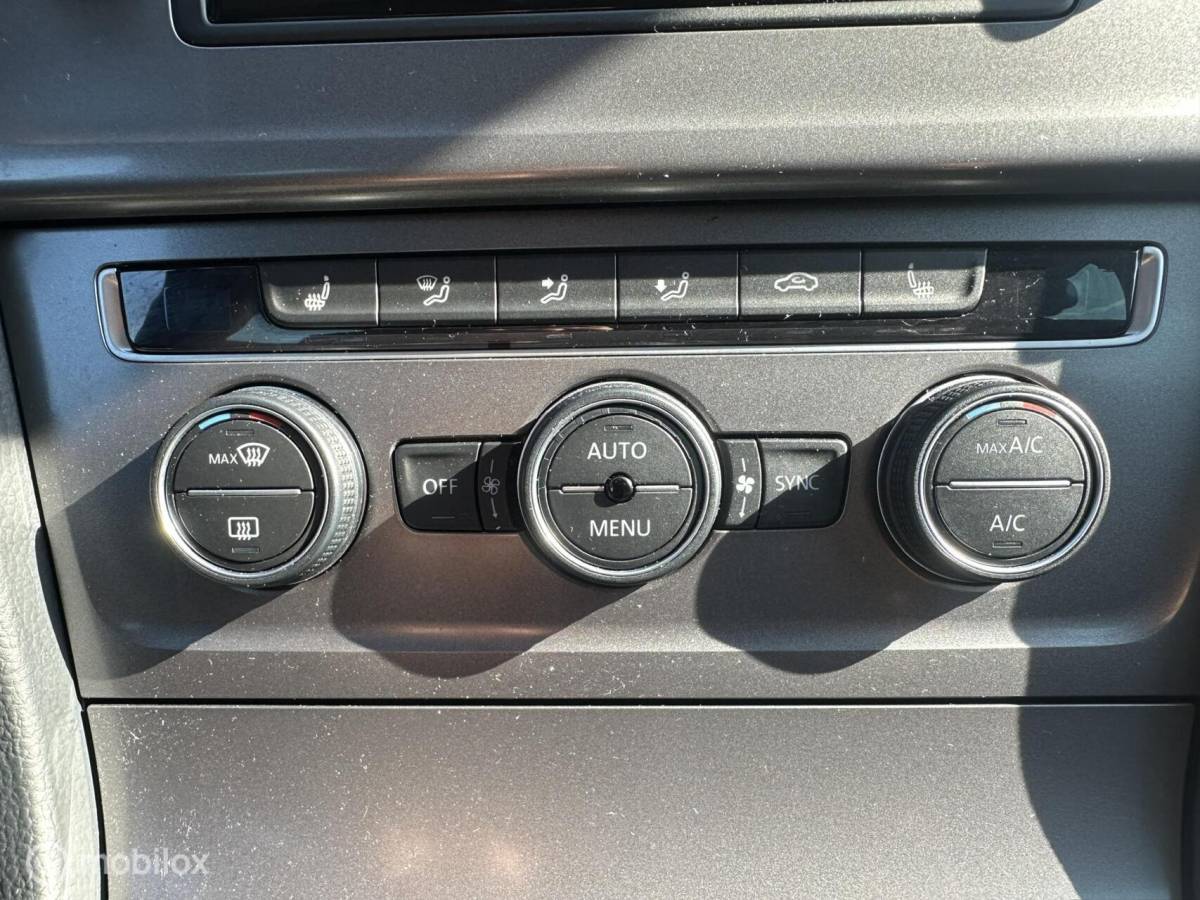 Volkswagen Golf Volkswagen Golf 1.2 TSI DSG Lounge Edition CLIMA*CRUISE*PDC*