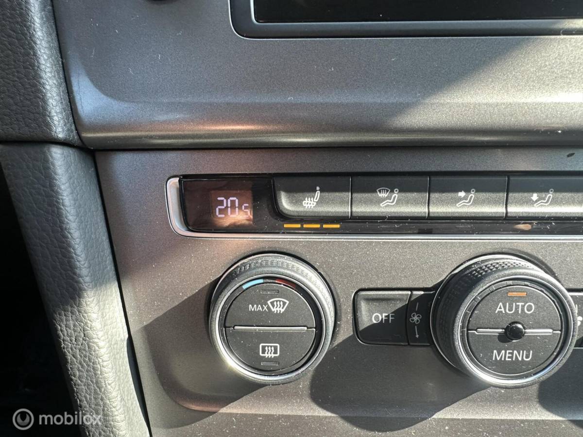 Volkswagen Golf Volkswagen Golf 1.2 TSI DSG Lounge Edition CLIMA*CRUISE*PDC*