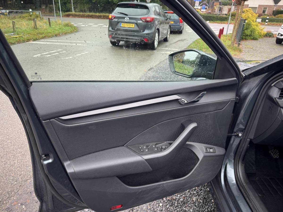 Škoda Octavia Skoda Octavia Combi 1.0 TSI Business Edition CARPLAY ANDROID