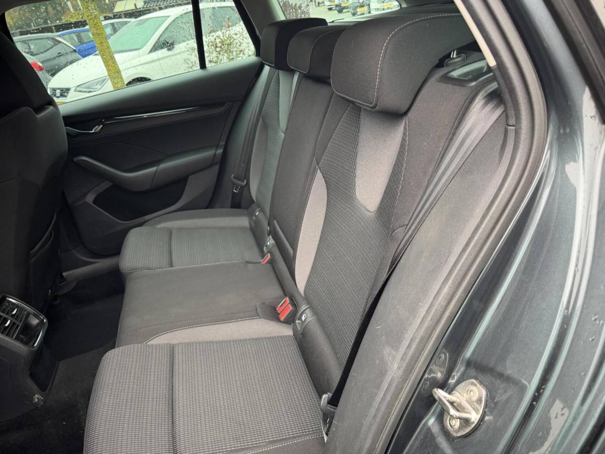 Škoda Octavia Skoda Octavia Combi 1.0 TSI Business Edition CARPLAY ANDROID
