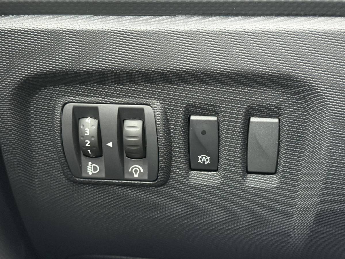 Renault Captur Renault Captur 1.2 TCe Xmod 1e Eigenaar,Trekhaak,Camera,Navi,Stoelverw,Keyless,Halfleder,Lm velgen,120pk,Automaat,Pdc,Apk tot 03-2027