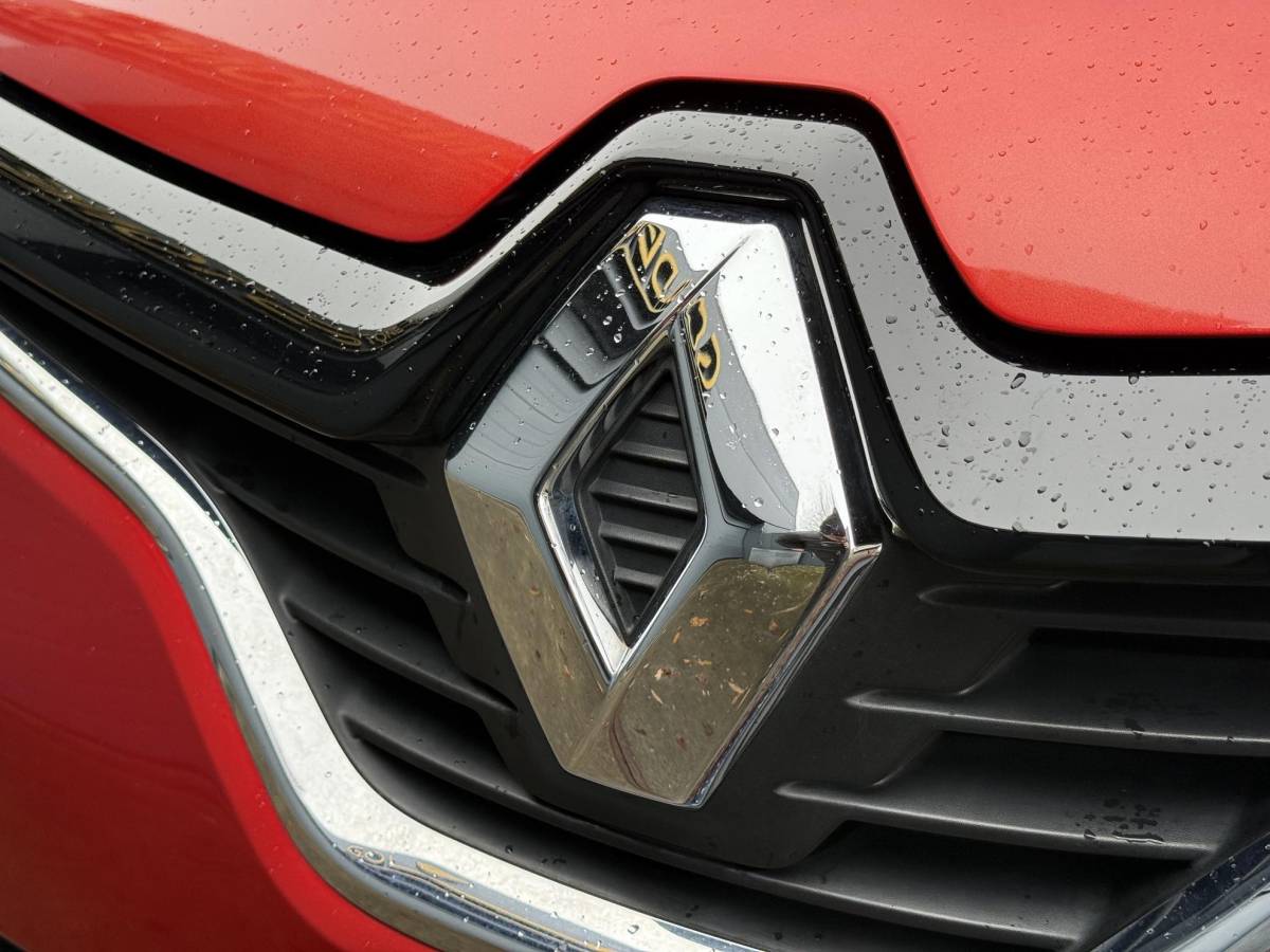 Renault Captur Renault Captur 1.2 TCe Xmod 1e Eigenaar,Trekhaak,Camera,Navi,Stoelverw,Keyless,Halfleder,Lm velgen,120pk,Automaat,Pdc,Apk tot 03-2027