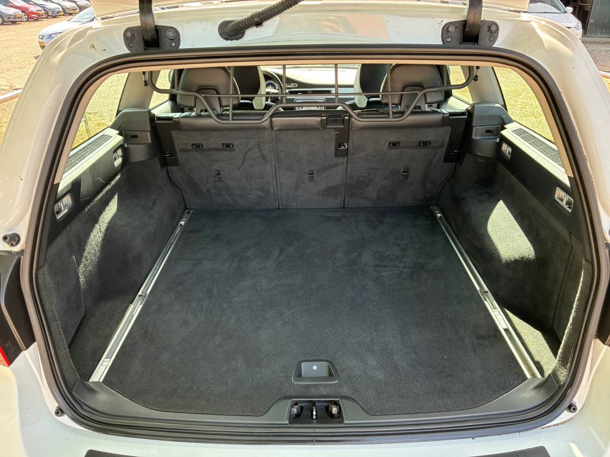 Volvo V70 Volvo V70 2.5T Summum | R-Design + Clima + Cruise + Leder nu € 10.975,-!!!
