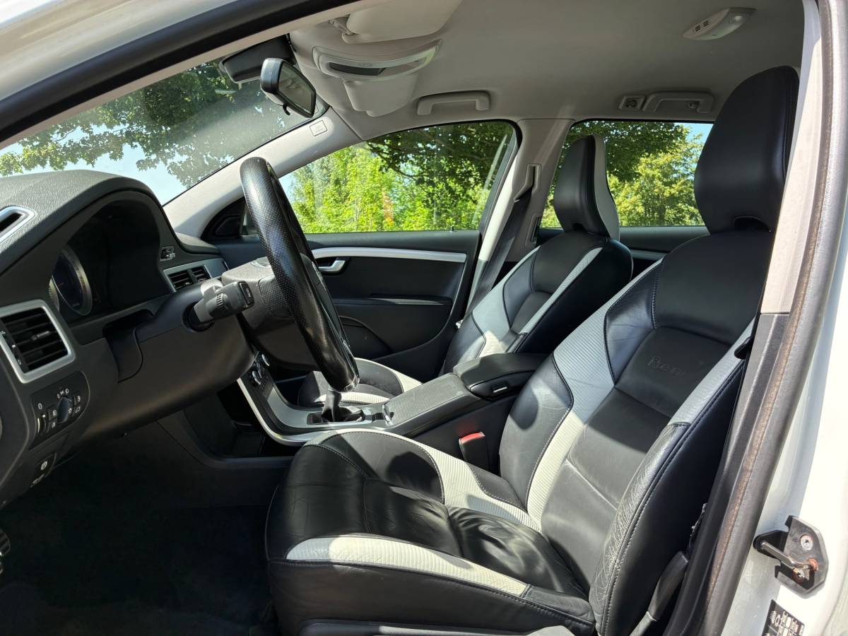 Volvo V70 Volvo V70 2.5T Summum | R-Design + Clima + Cruise + Leder nu € 10.975,-!!!