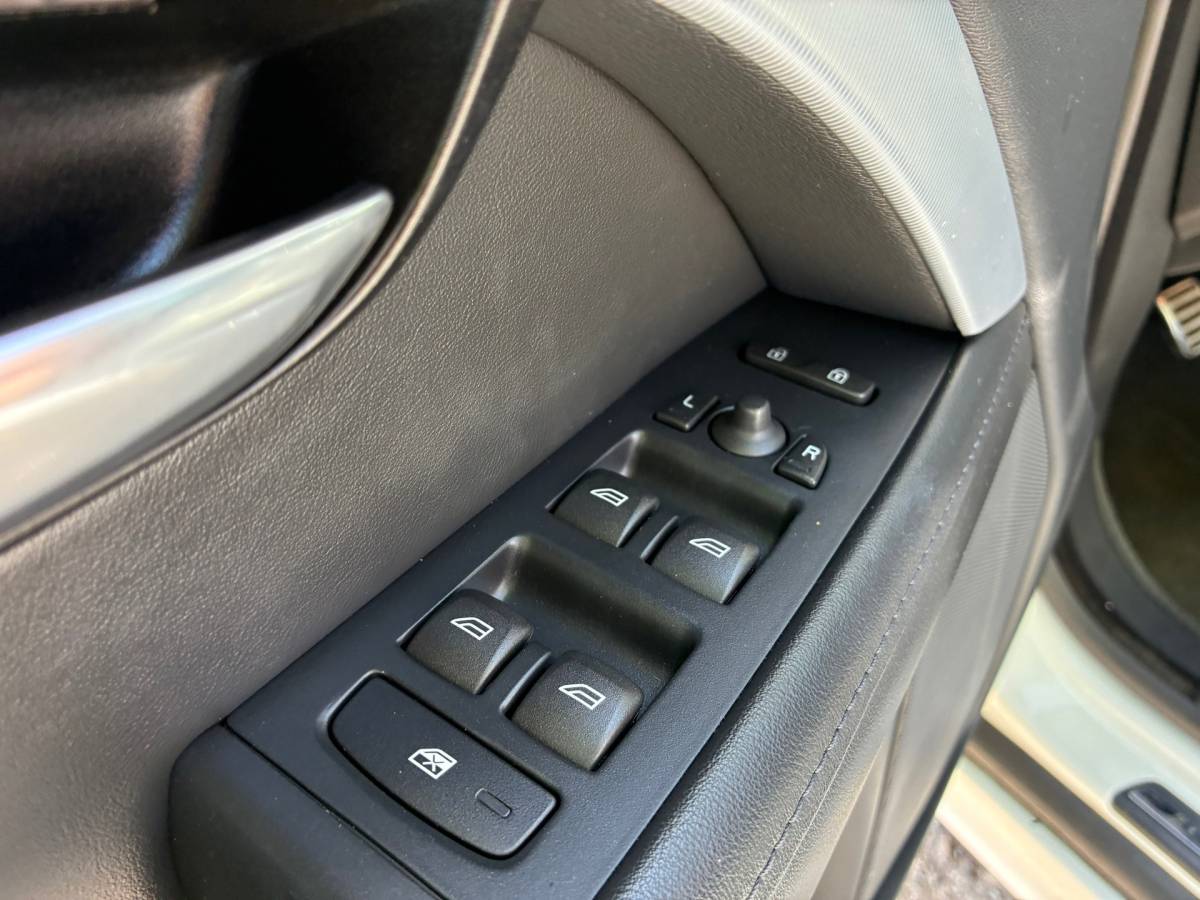 Volvo V70 Volvo V70 2.5T Summum | R-Design + Clima + Cruise + Leder nu € 10.975,-!!!
