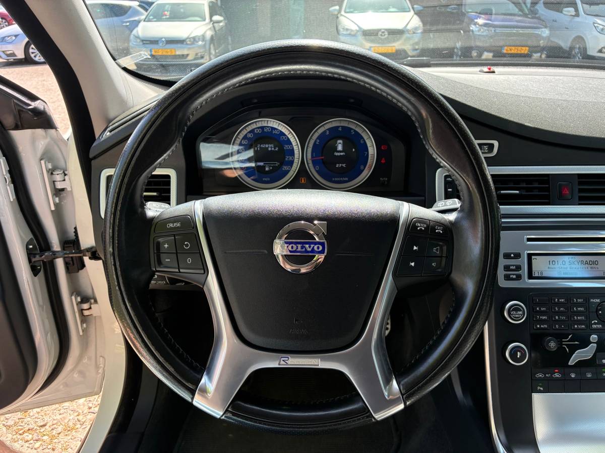Volvo V70 Volvo V70 2.5T Summum | R-Design + Clima + Cruise + Leder nu € 10.975,-!!!