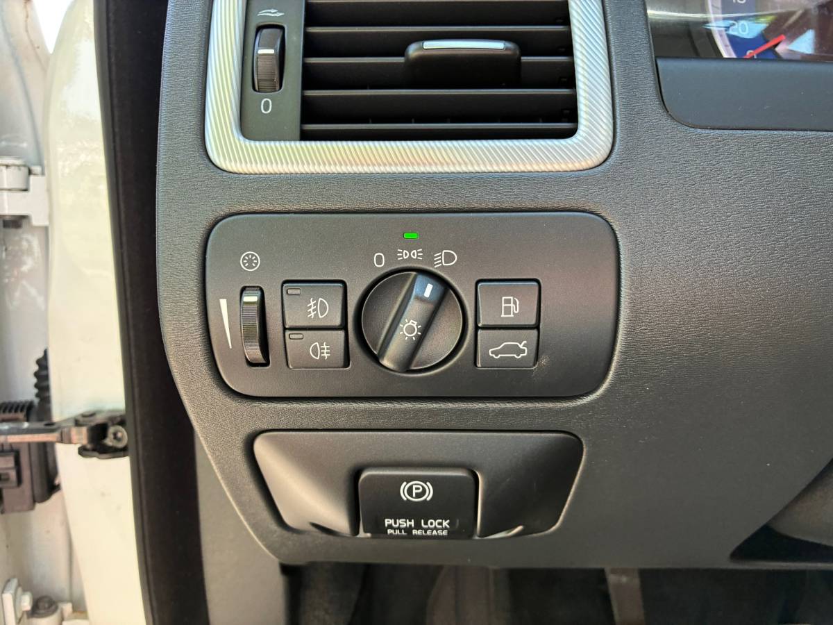 Volvo V70 Volvo V70 2.5T Summum | R-Design + Clima + Cruise + Leder nu € 10.975,-!!!