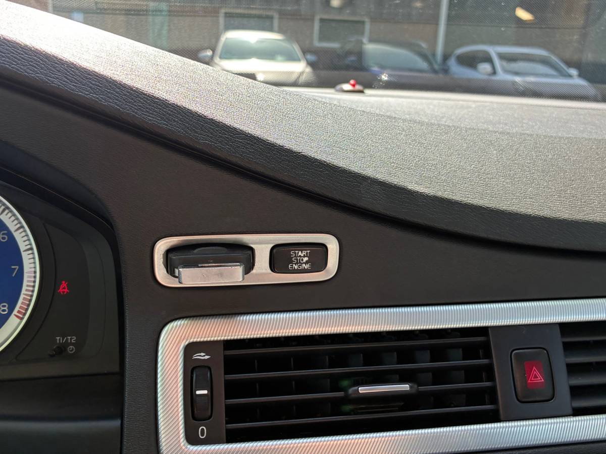 Volvo V70 Volvo V70 2.5T Summum | R-Design + Clima + Cruise + Leder nu € 10.975,-!!!