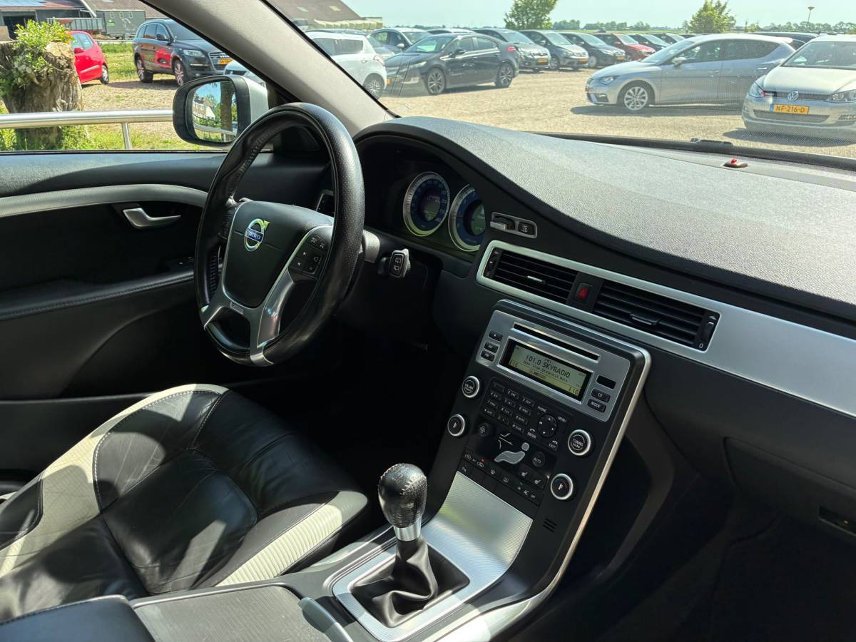 Volvo V70 Volvo V70 2.5T Summum | R-Design + Clima + Cruise + Leder nu € 10.975,-!!!