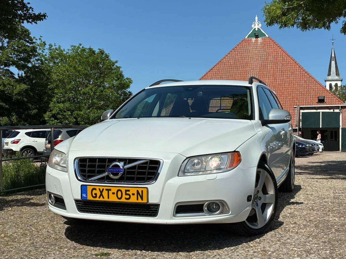 Volvo V70 Volvo V70 2.5T Summum | R-Design + Clima + Cruise + Leder nu € 10.975,-!!!