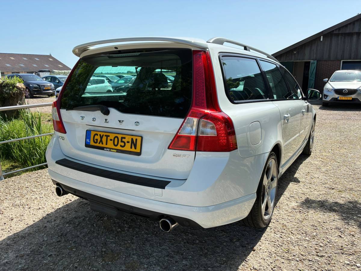 Volvo V70 Volvo V70 2.5T Summum | R-Design + Clima + Cruise + Leder nu € 10.975,-!!!