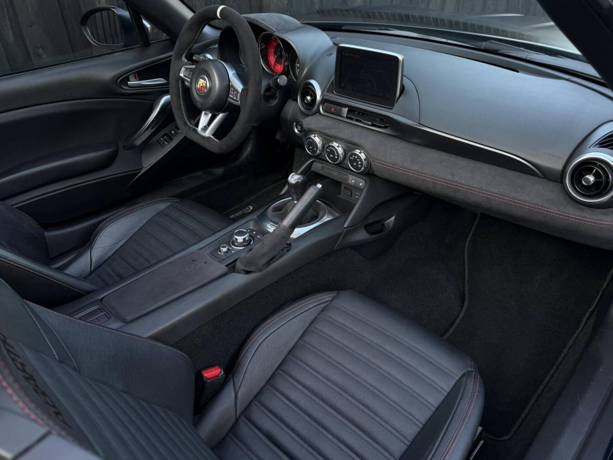 Fiat 124 Spider Abarth 124 Spider 1.4 MultiAir Turbo| Als Nieuw+Historie