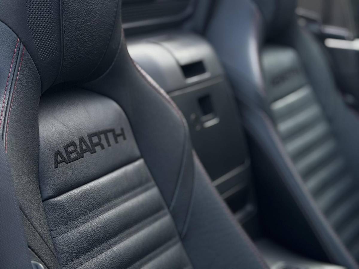 Fiat 124 Spider Abarth 124 Spider 1.4 MultiAir Turbo| Als Nieuw+Historie