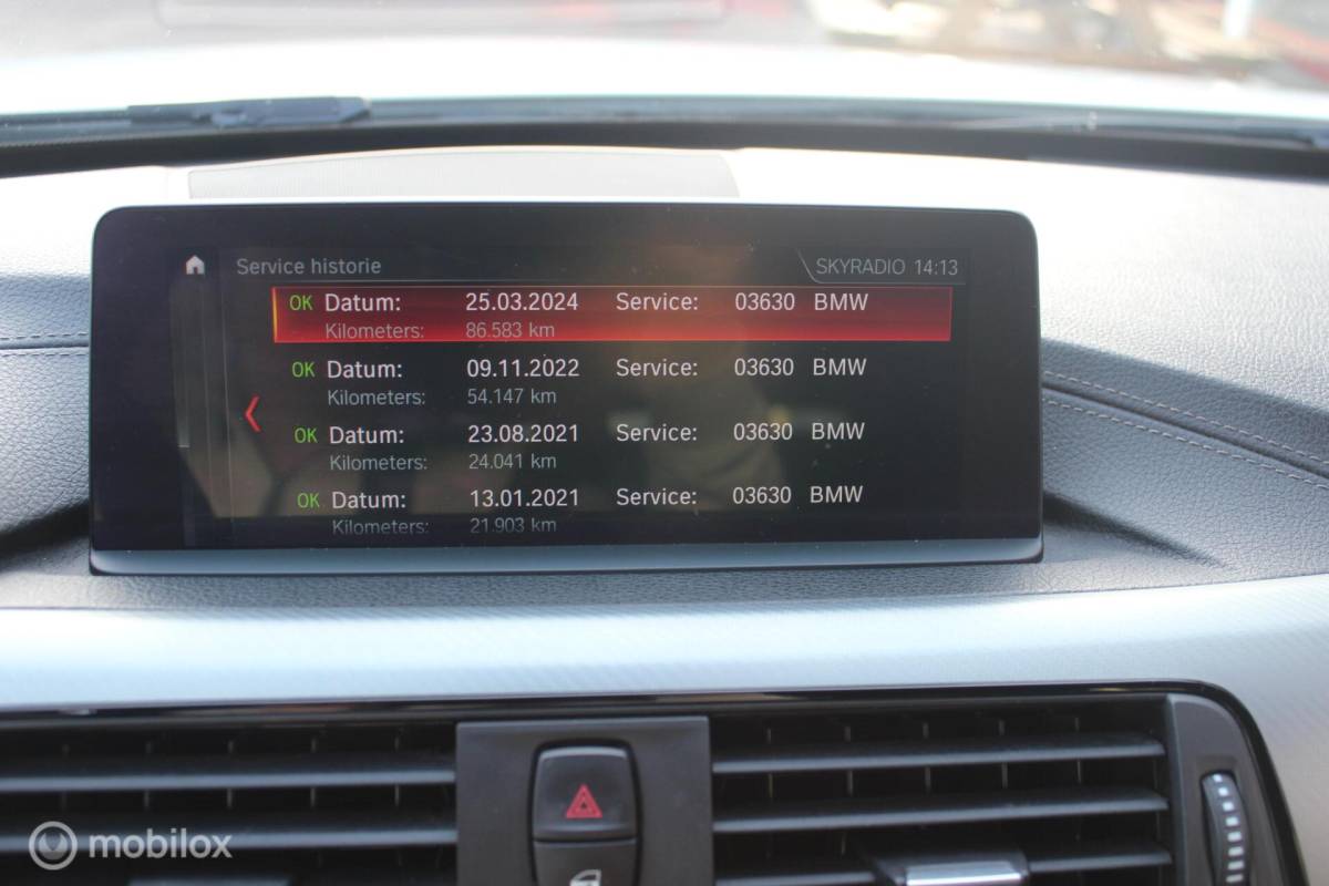BMW 3 Serie BMW 3-serie Touring 318i M Sport Panodak/Leder/Led/Trekhaak/NAP