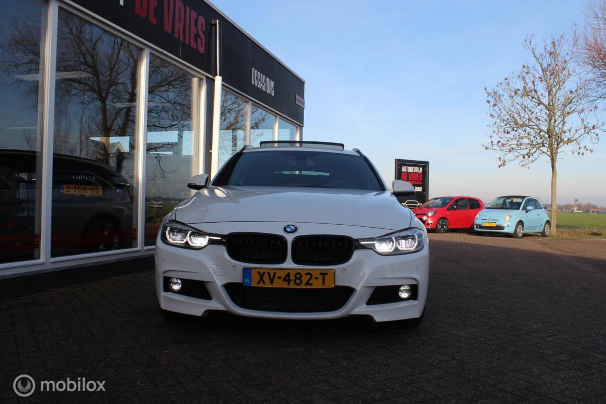 BMW 3 Serie BMW 3-serie Touring 318i M Sport Panodak/Leder/Led/Trekhaak/NAP