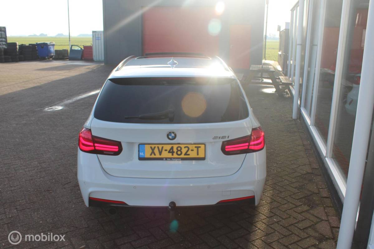 BMW 3 Serie BMW 3-serie Touring 318i M Sport Panodak/Leder/Led/Trekhaak/NAP