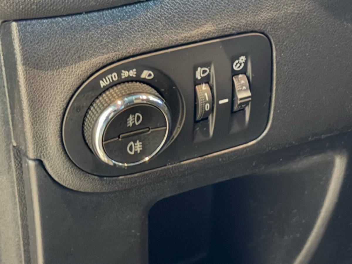 Opel Crossland X Opel Crossland X 1.2 TURBO ONLINE EDITION|CLIMA AIRCO|NAVIGATIE|LM-VELG|CRUISE CONTROL|ISOFIX|2eEIGENAAR|98.732 km NAP|nwe D-RIEM!