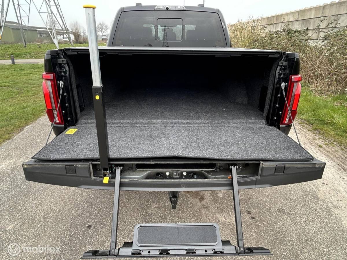 Ford F-150 Ford USA Raptor  37″ Performance package