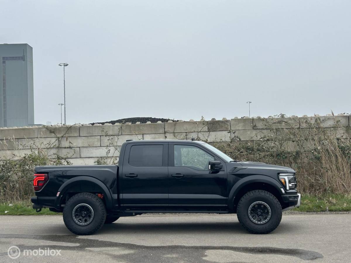 Ford F-150 Ford USA Raptor  37″ Performance package